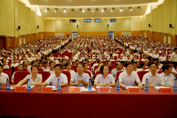 柞水县举办“唤醒党章意识 践行三严三实”演讲大赛