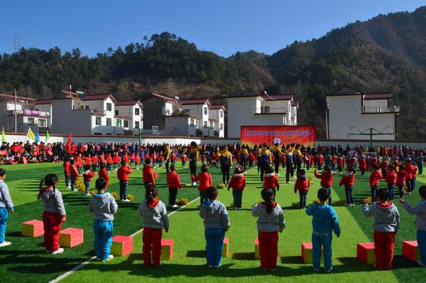 蔡玉窑九年制学校第一届田径运动会掠影